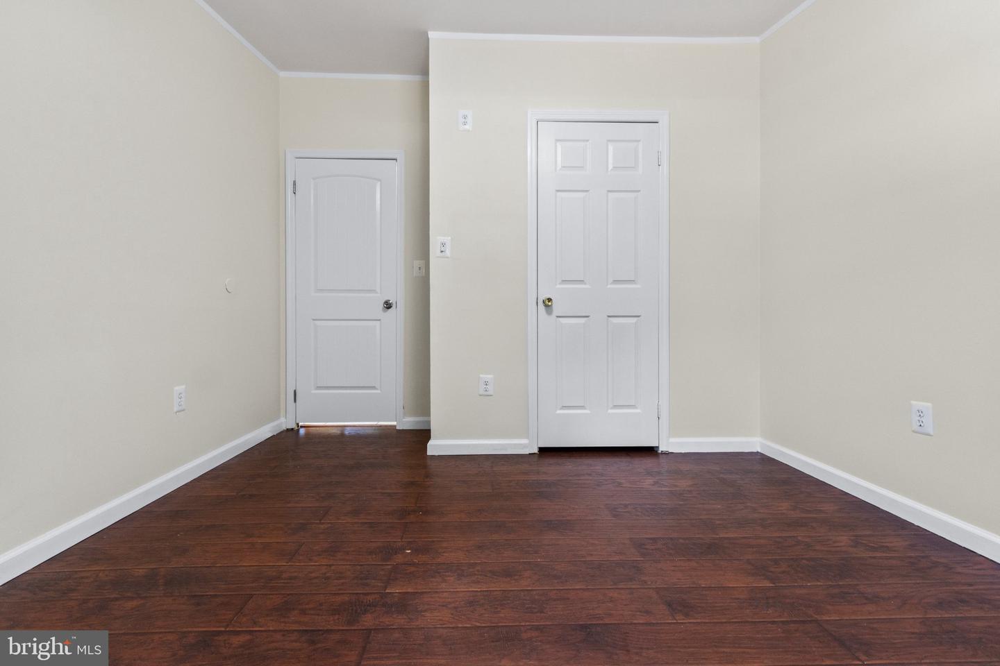 210 Carver Ave Property Photo 14