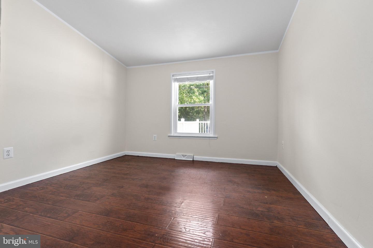 210 Carver Ave Property Photo 28