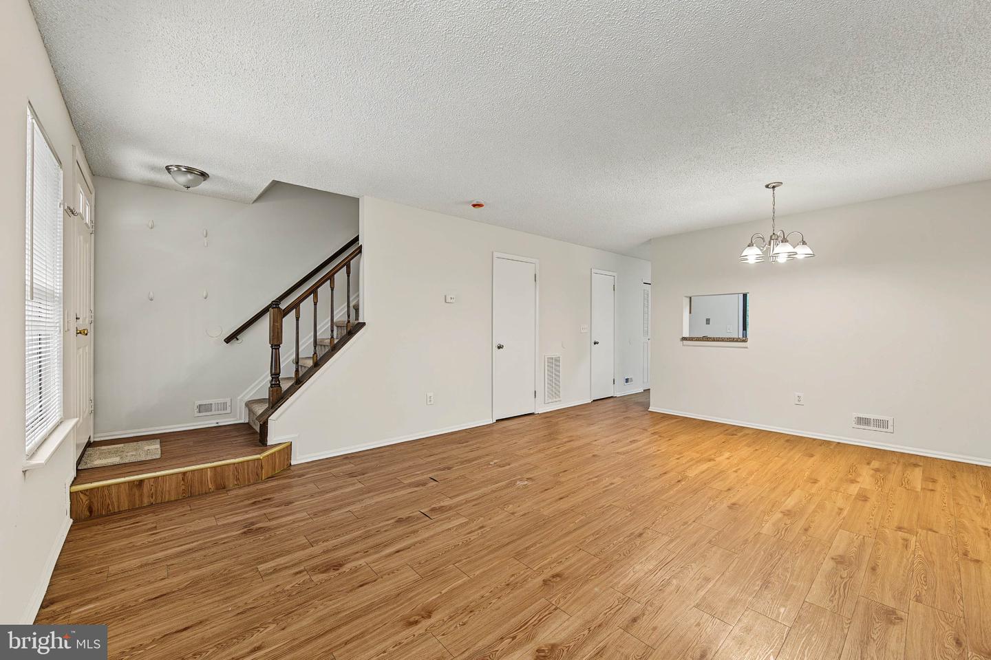 23 Greenwich Dr Property Photo 4