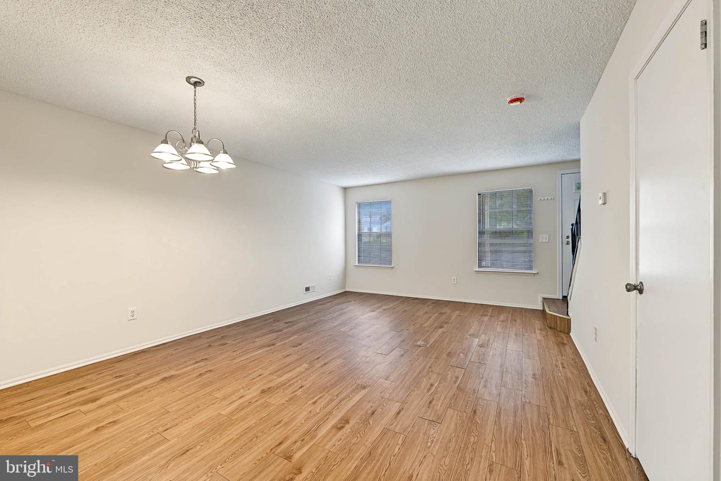 23 Greenwich Dr Property Photo 6