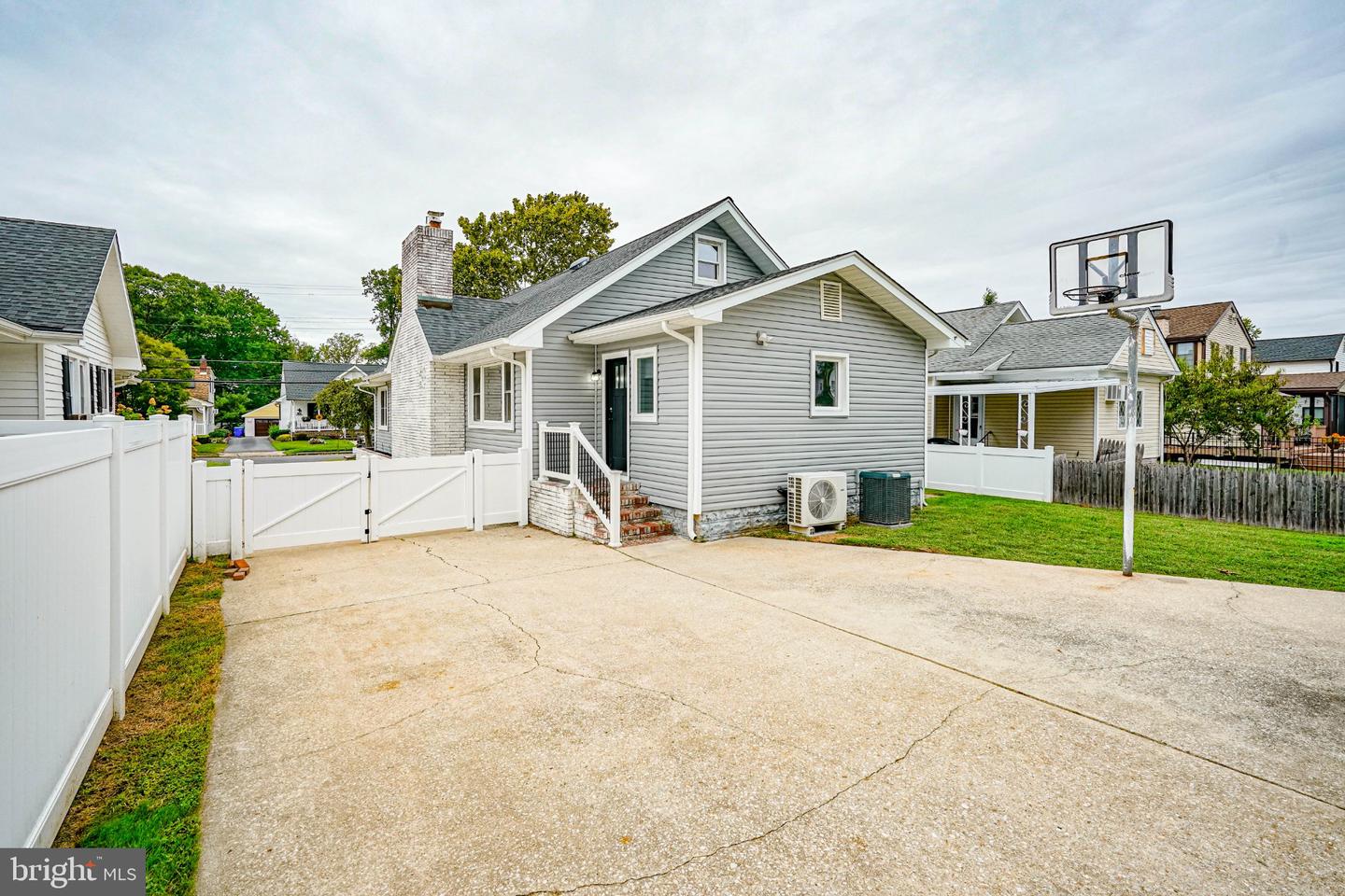 436 Peach St Property Photo 5