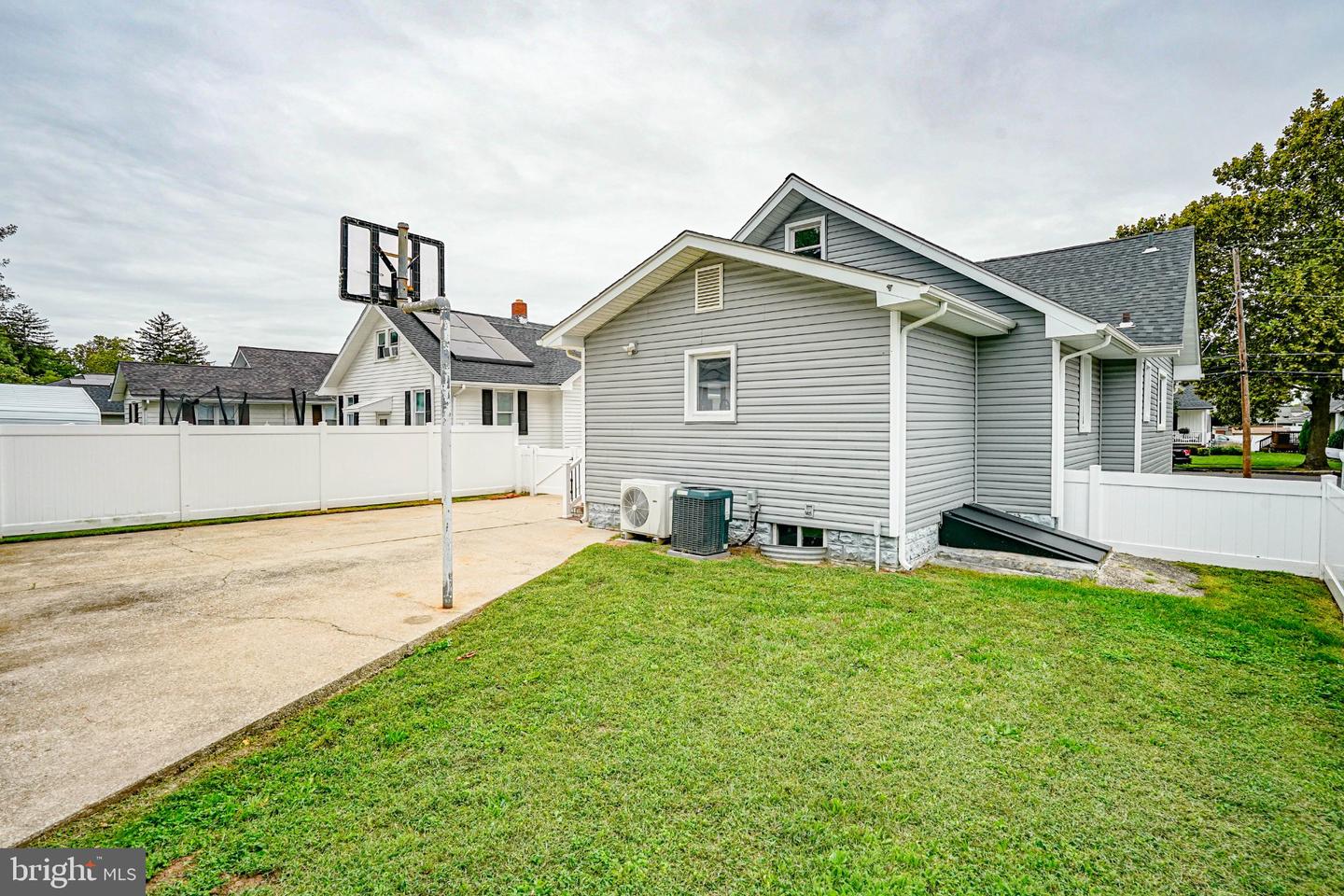 436 Peach St Property Photo 6