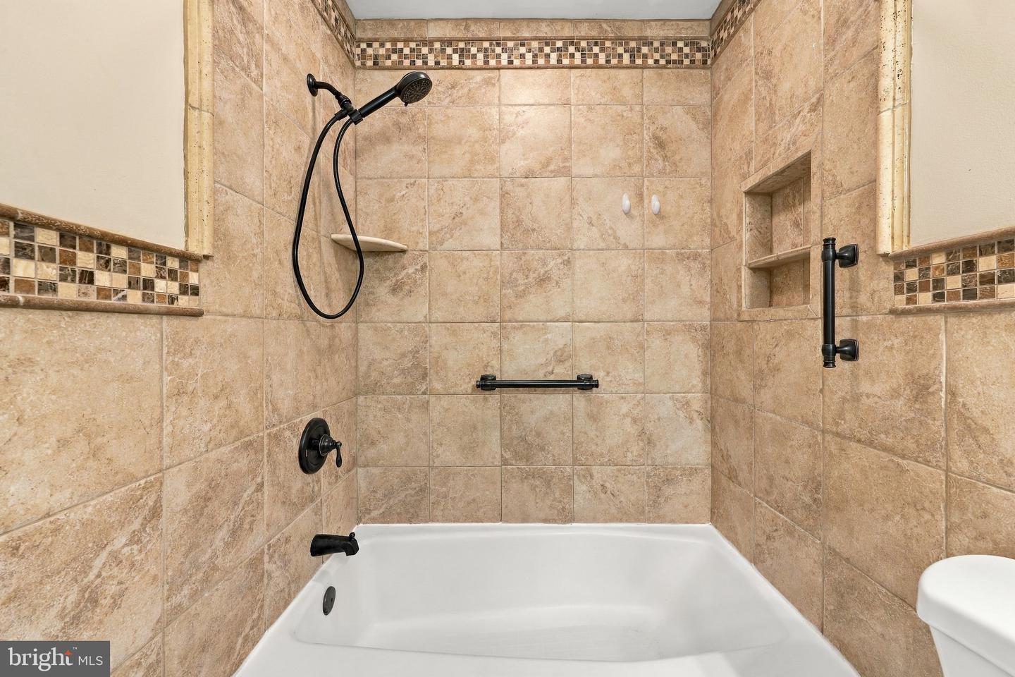 NJAC2026944 Property Photo 29