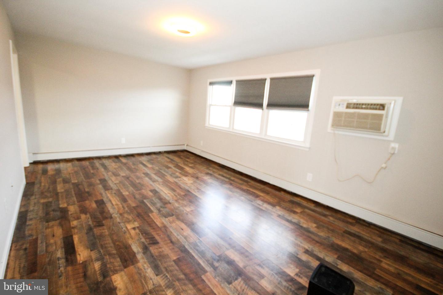 5423 Suffolk Ct Property Photo 3