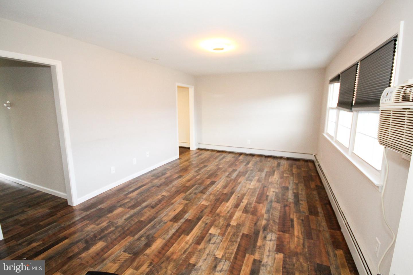 5423 Suffolk Ct Property Photo 4