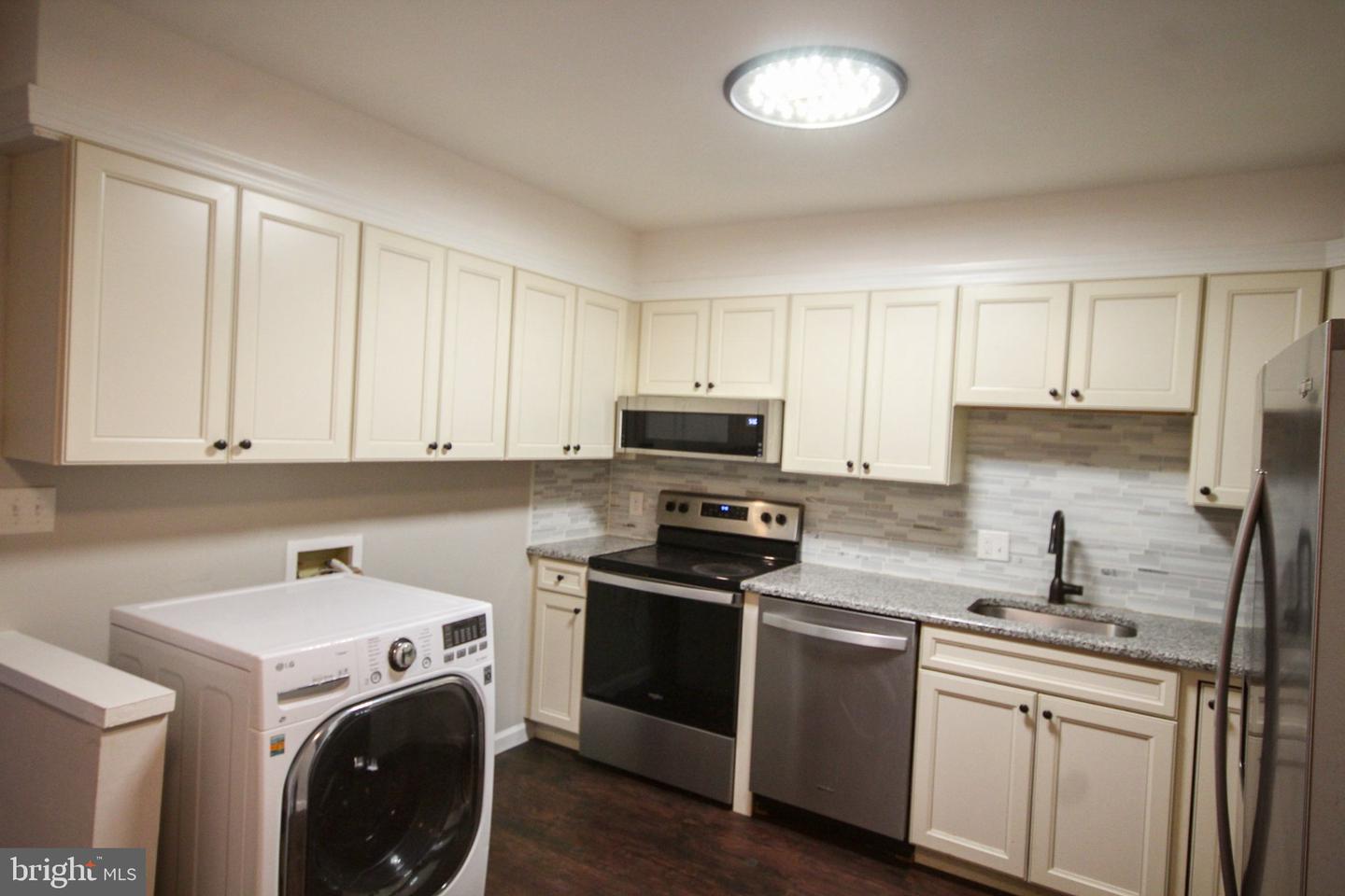 5423 Suffolk Ct Property Photo 6