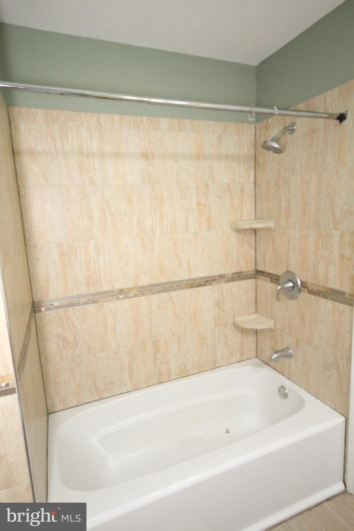5423 Suffolk Ct Property Photo 25