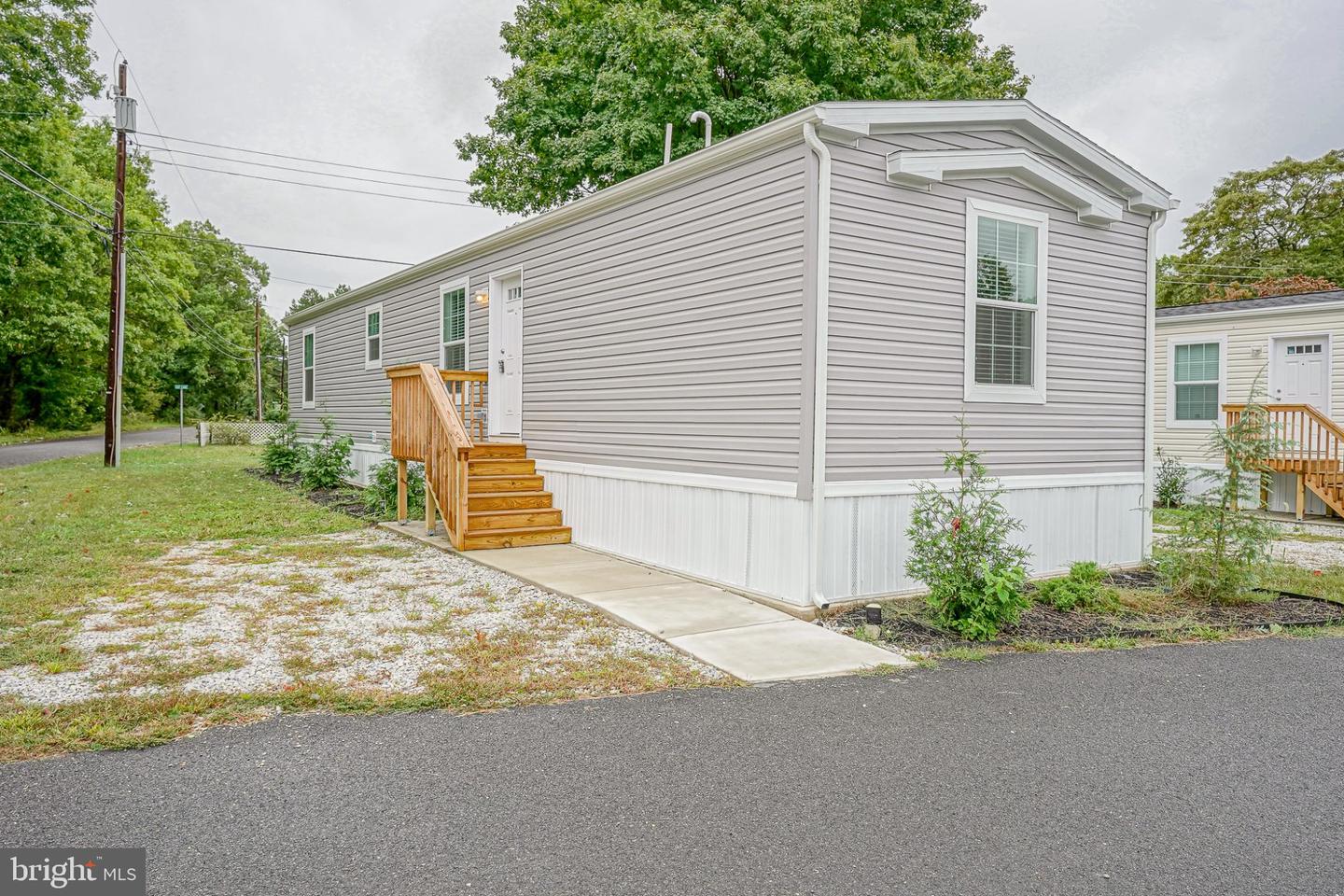 110 Moss Ln Property Photo 1