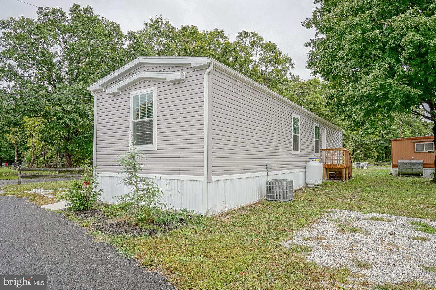 110 Moss Ln Property Photo 3
