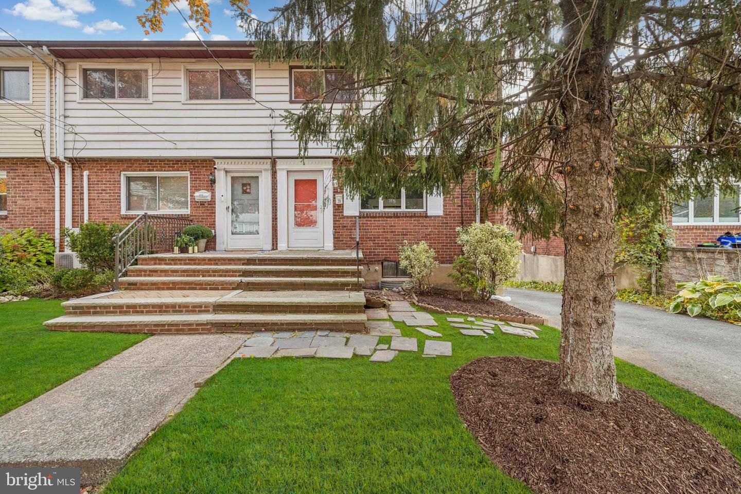 35 Edgewater Pl Property Photo 1