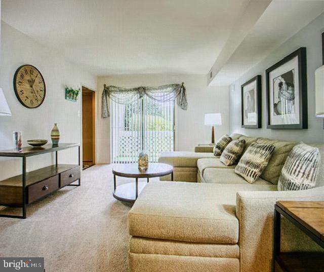 100 Fox Meadow Dr Property Photo 2