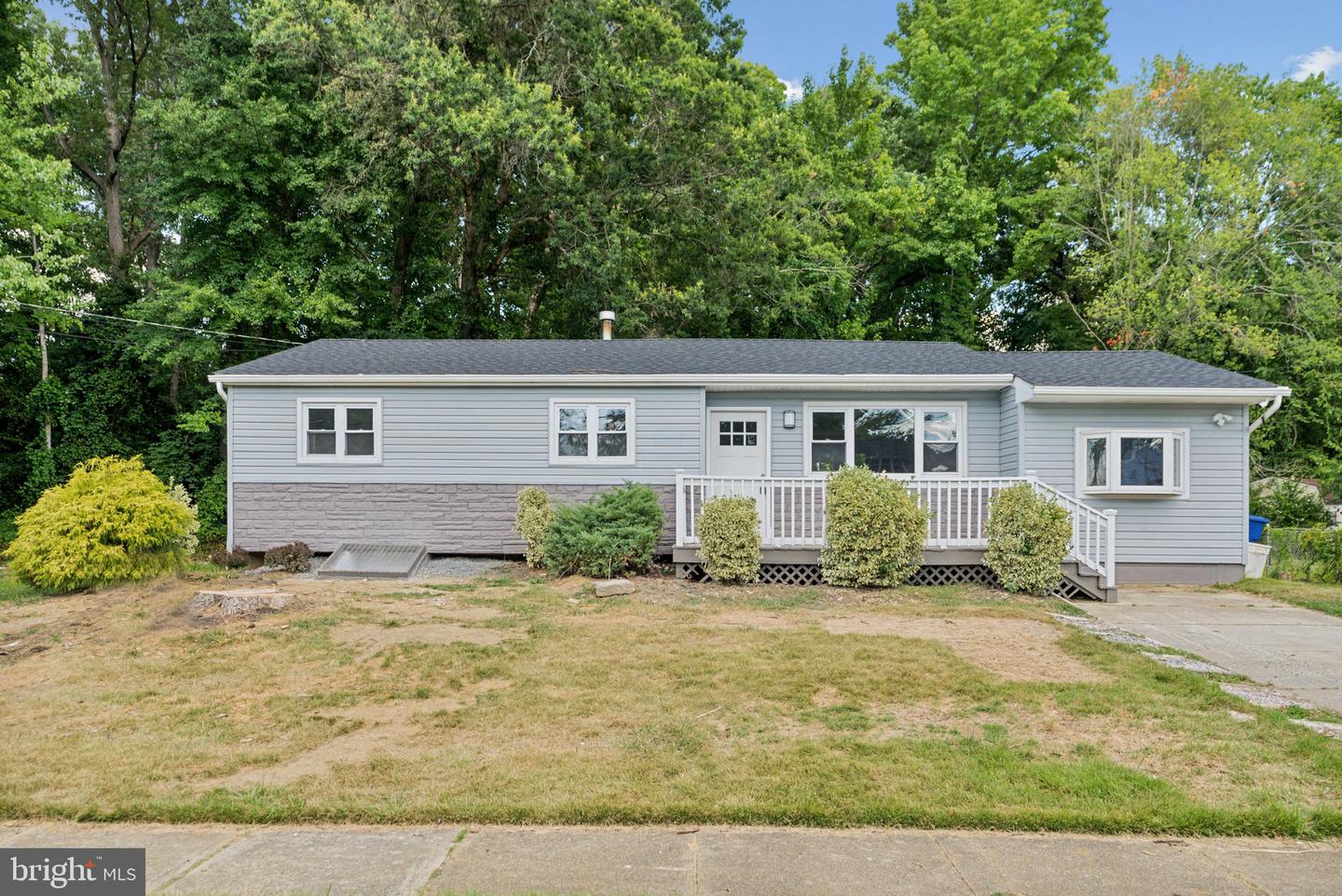 501 Bloomfield Dr Property Photo 2