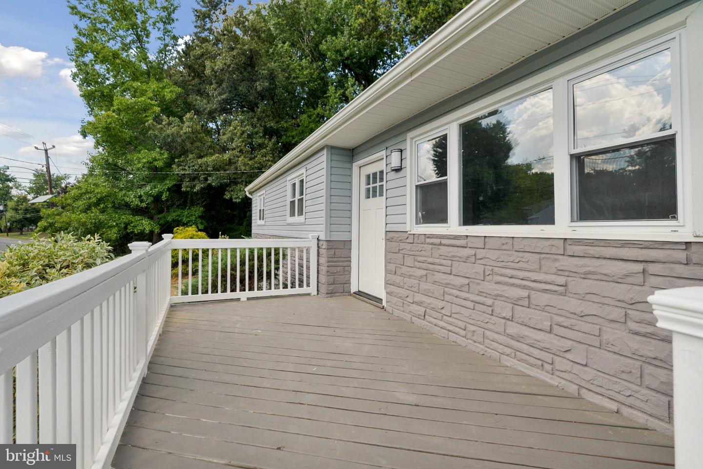 501 Bloomfield Dr Property Photo 4
