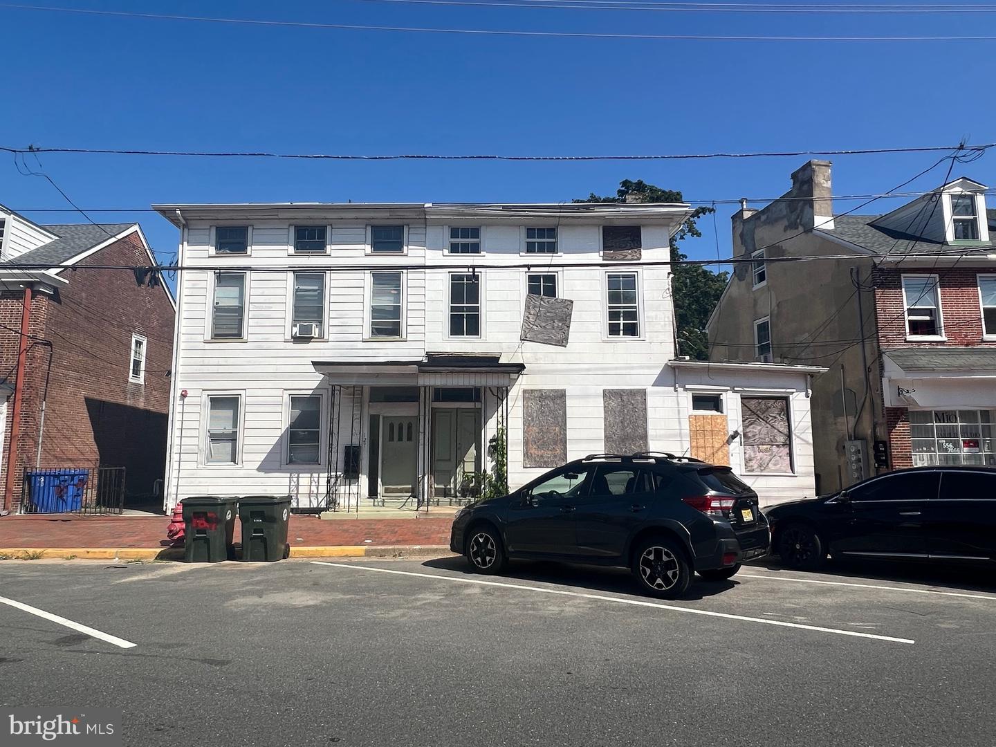 127 E Broad St Property Photo 2