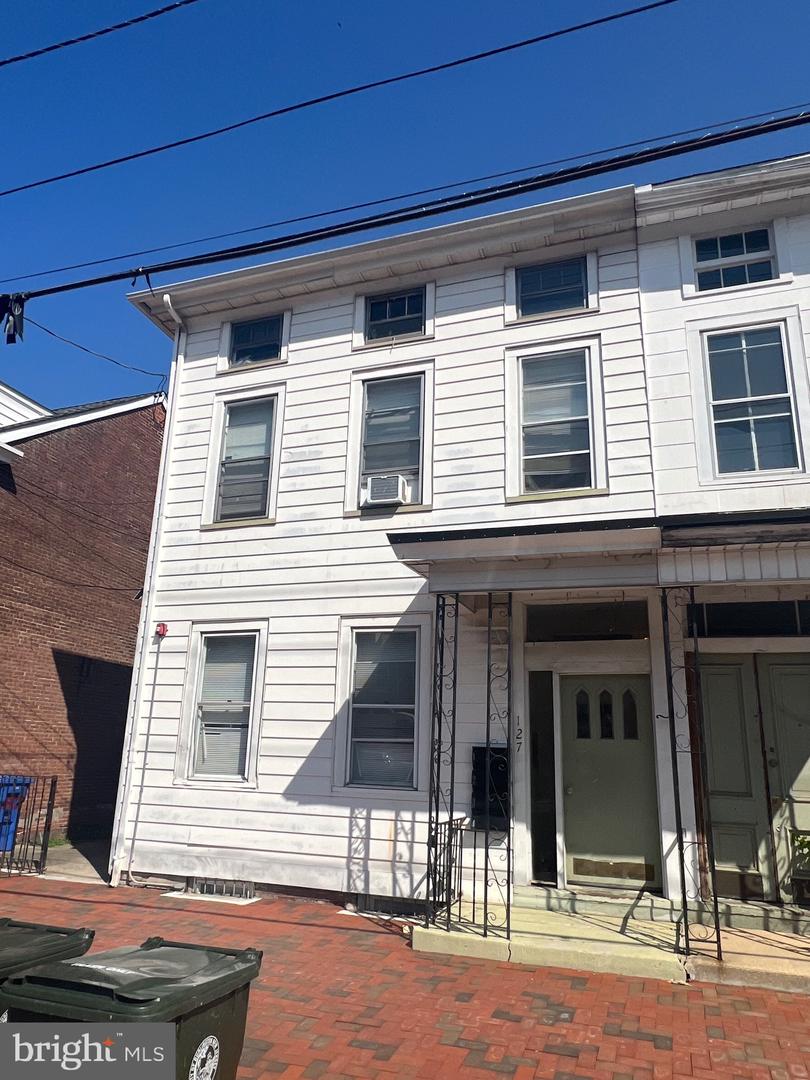 127 E Broad St Property Photo 3