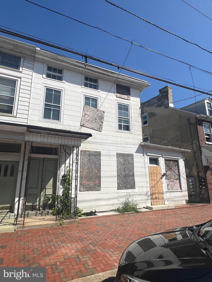 127 E Broad St Property Photo 4