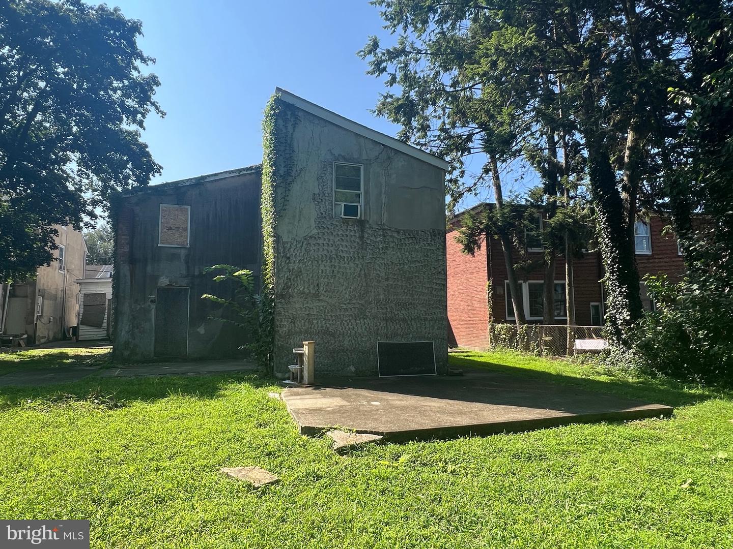 127 E Broad St Property Photo 6