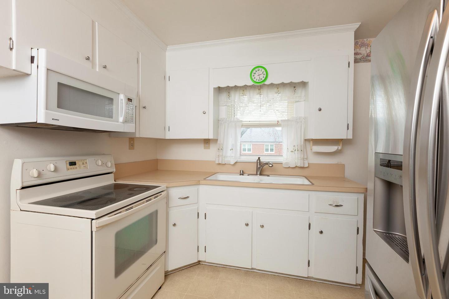 30 Cooper Ave Property Photo 3