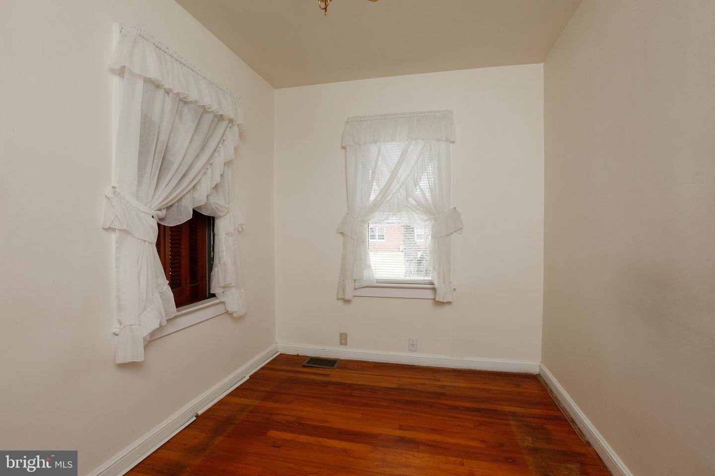 30 Cooper Ave Property Photo 4