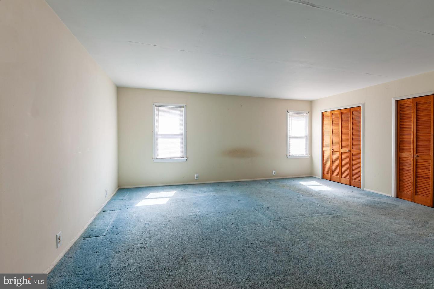 30 Cooper Ave Property Photo 8
