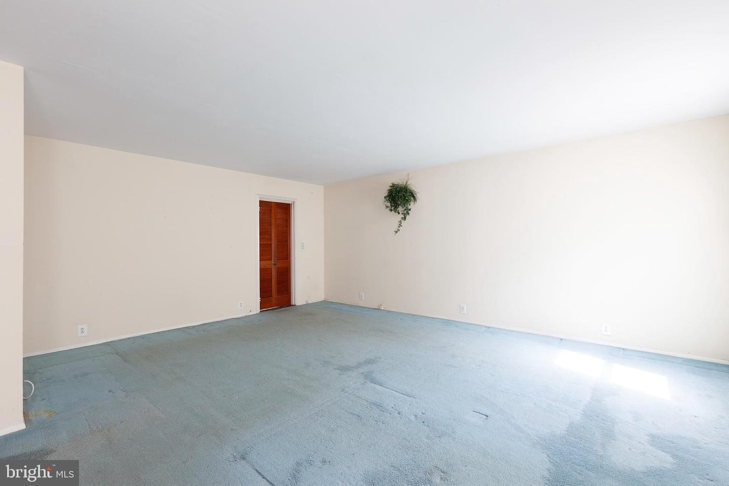 30 Cooper Ave Property Photo 9