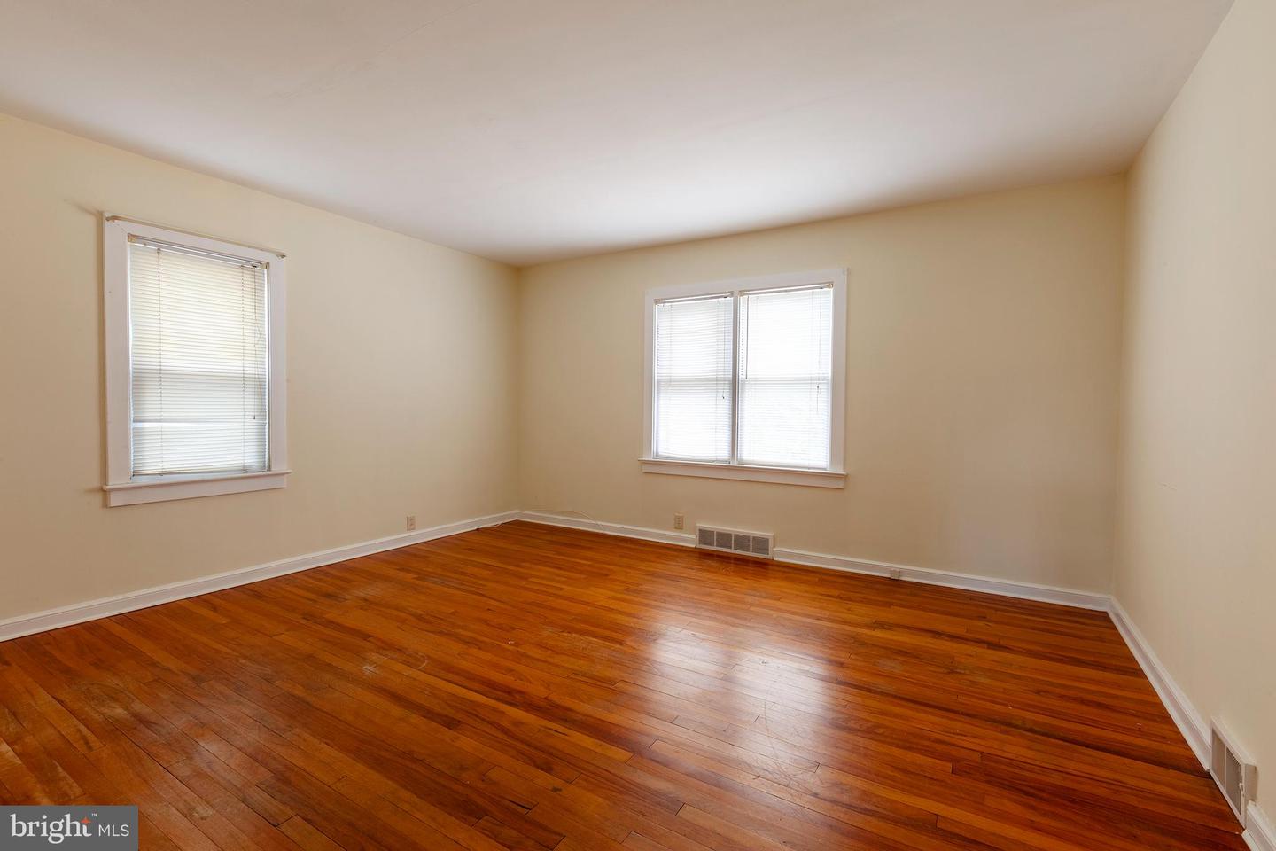 30 Cooper Ave Property Photo 10