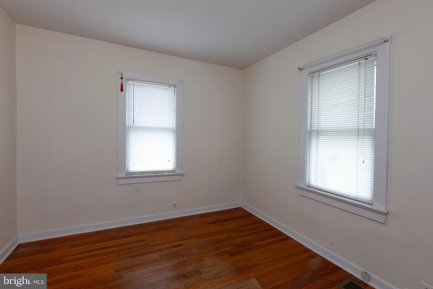 30 Cooper Ave Property Photo 11
