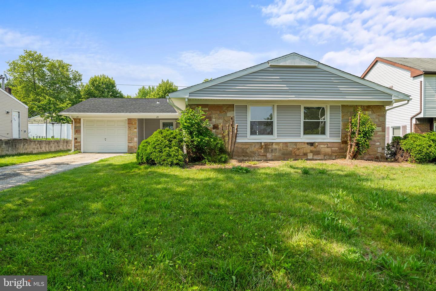 29 Hinsdale Ln Property Photo 4