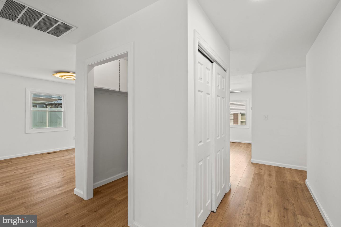 29 Hinsdale Ln Property Photo 5
