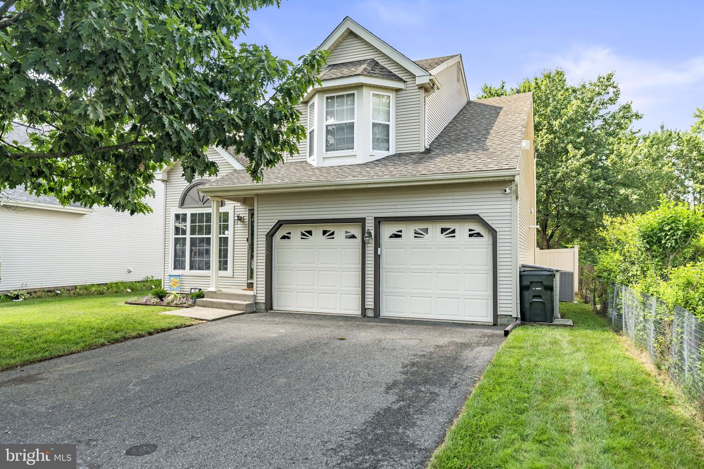 16 Foxchase Dr Property Photo 1