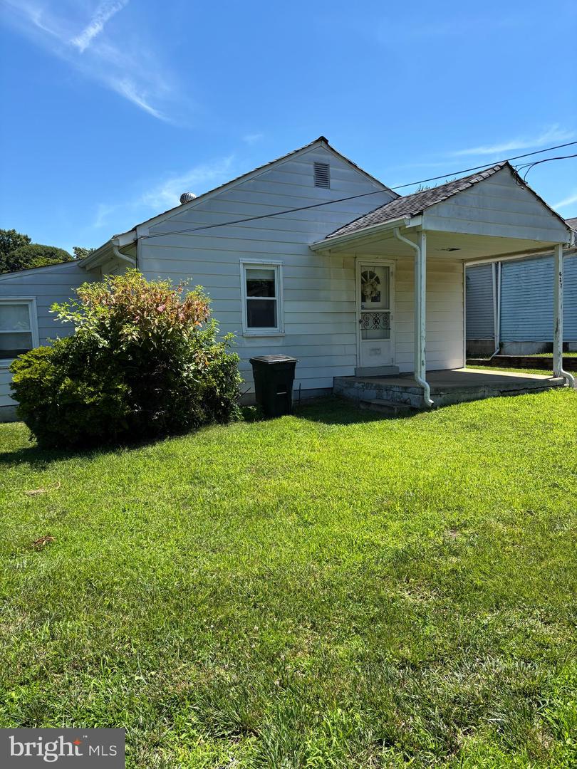 637 N Maple Ave Property Photo 1