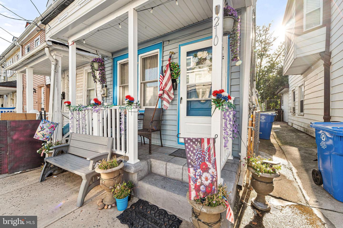 210 York St Property Photo 1