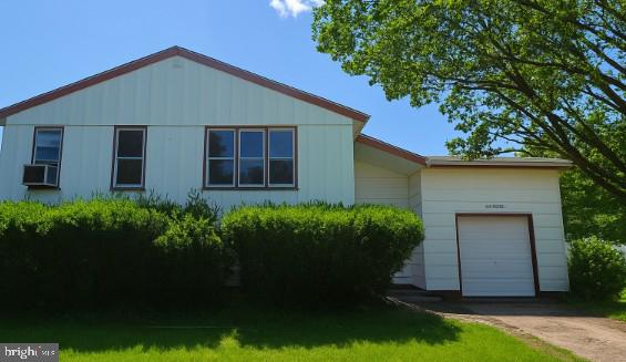 13 Kingsbridge Dr Property Photo 1