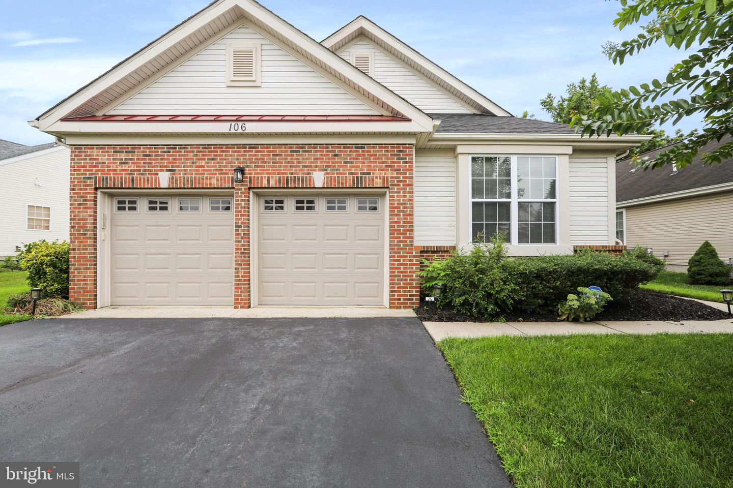 106 Stonehaven Ln Property Photo 1