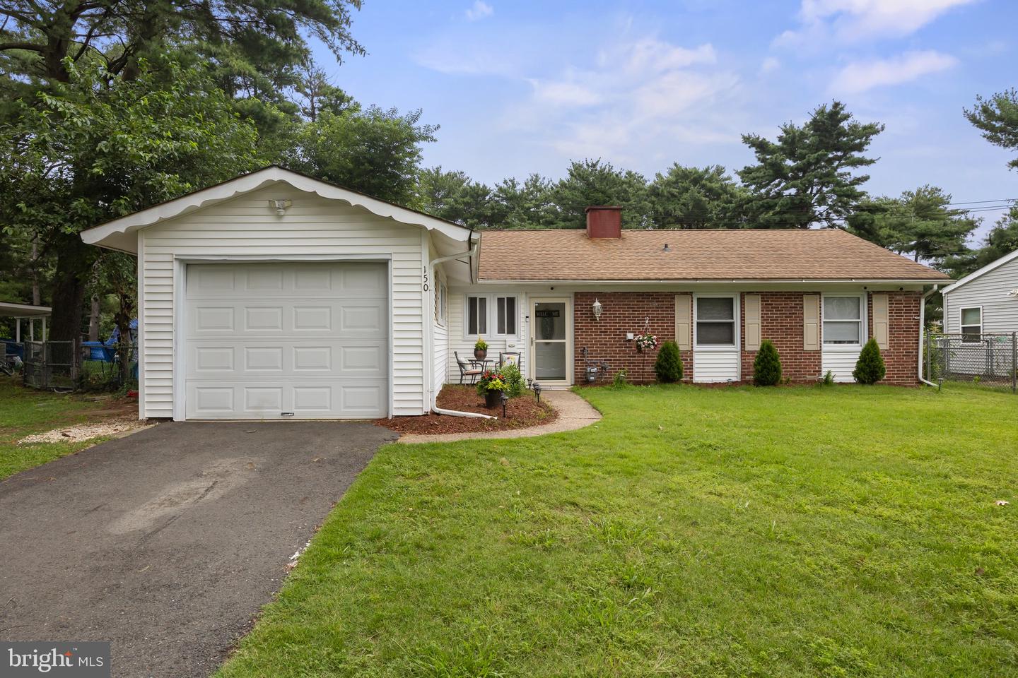 150 Sheffield Dr Property Photo 1