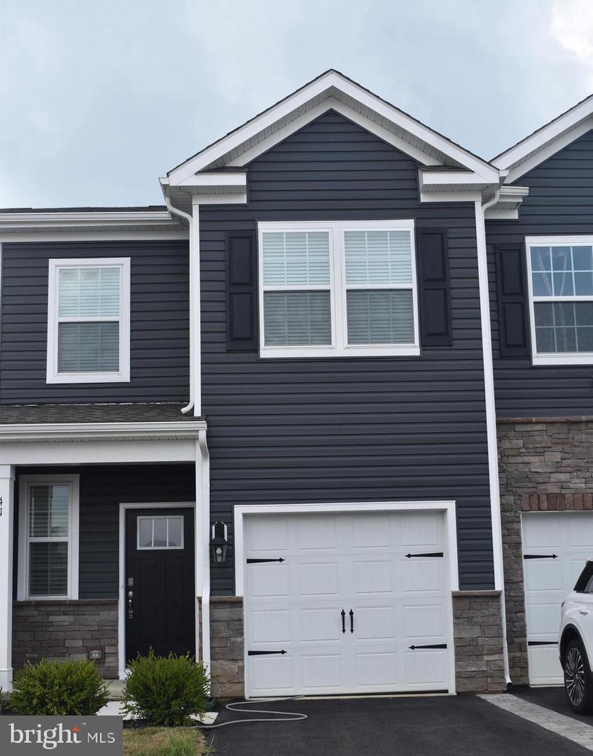 80 Alexander Way Property Photo 1