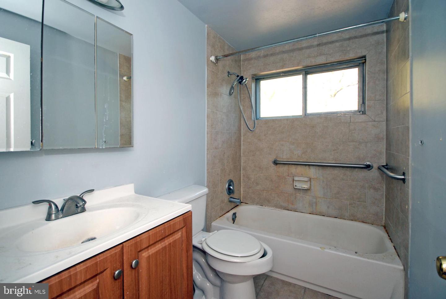 11 Wellington Pl Property Photo 24