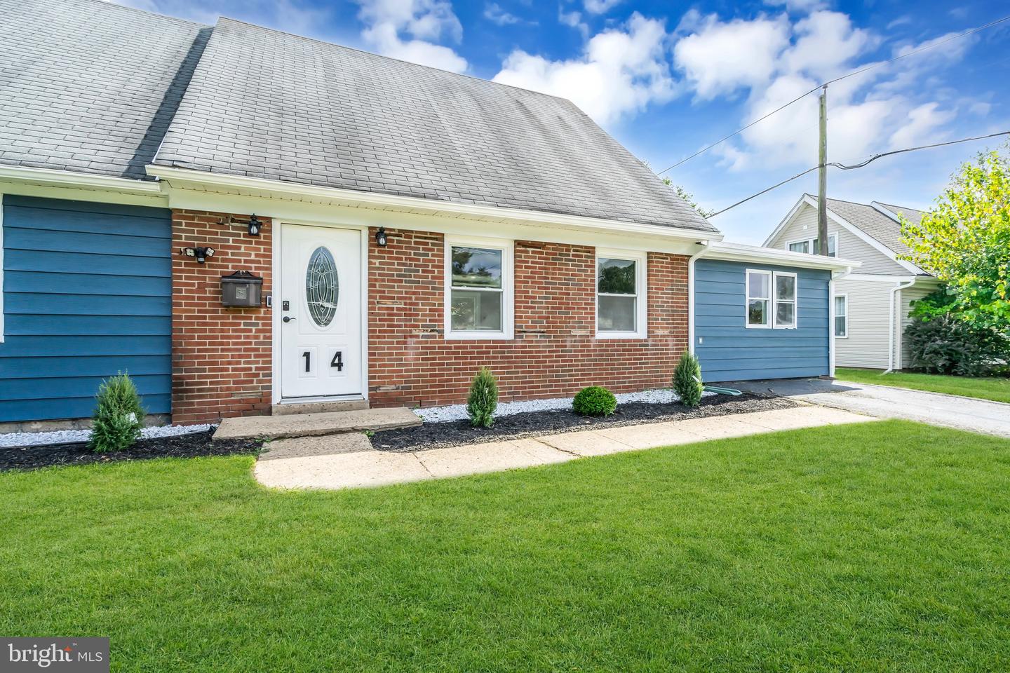 14 Melbourne Ln Property Photo 1