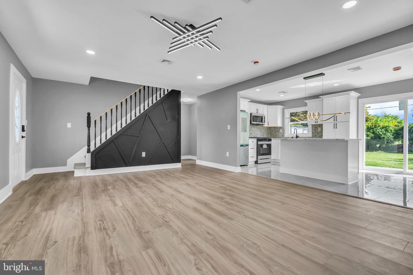 14 Melbourne Ln Property Photo 3