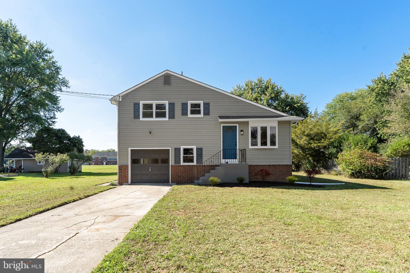 18 Manitoba Trl Property Photo 1