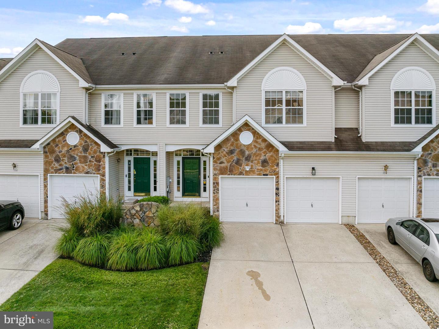 156 E Country Club Dr Property Photo 1