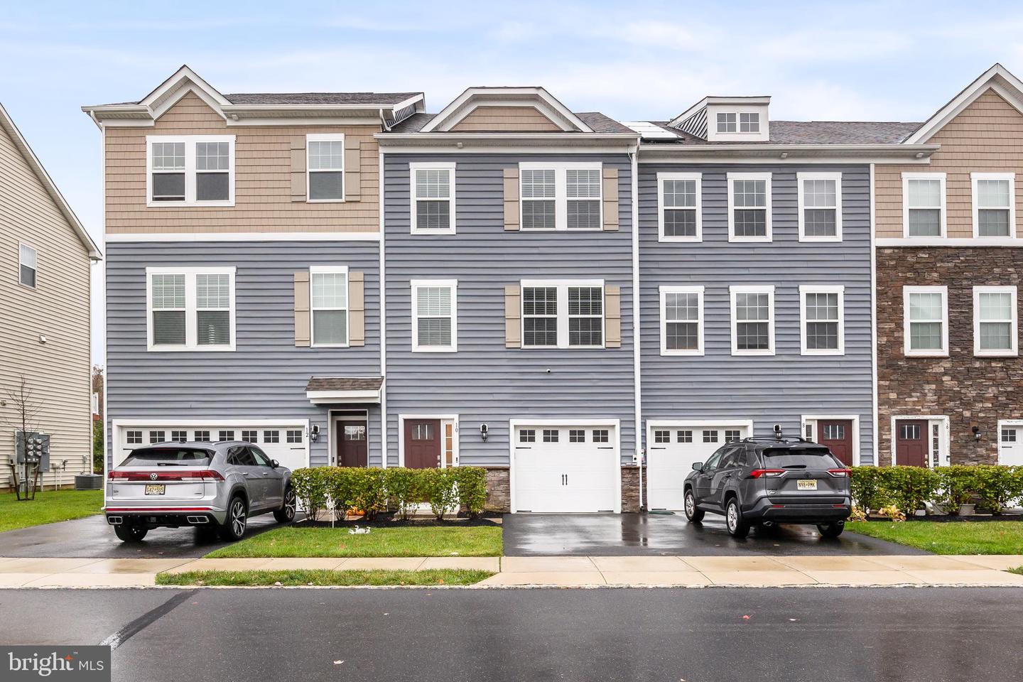 10 Naples Ln Property Photo 1