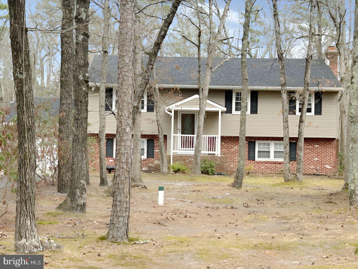 213 Oak Ln Property Photo 2