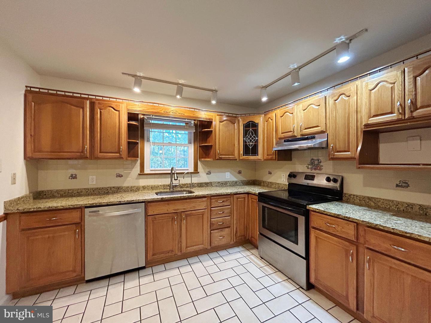 213 Oak Ln Property Photo 11