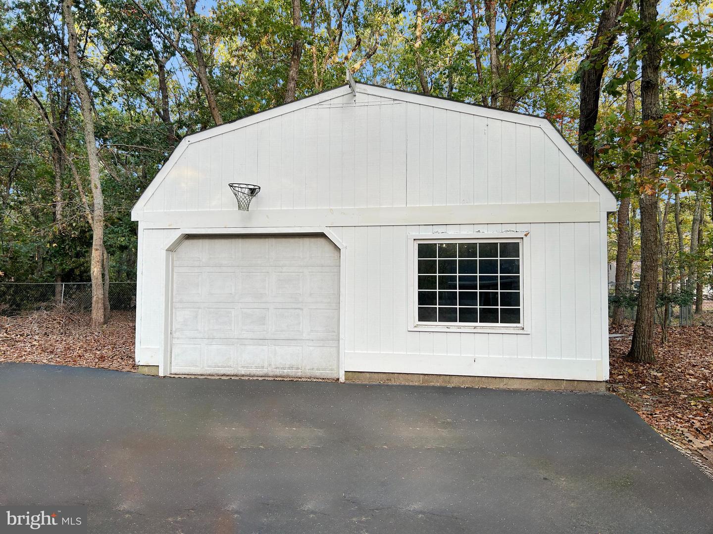 213 Oak Ln Property Photo 44