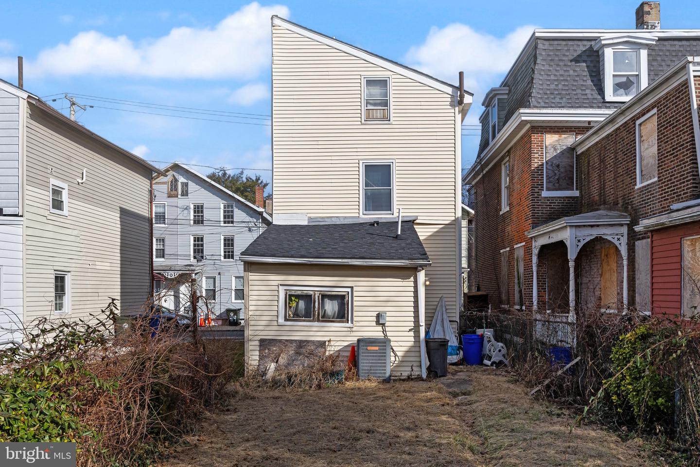 434 Lawrence St Property Photo 5