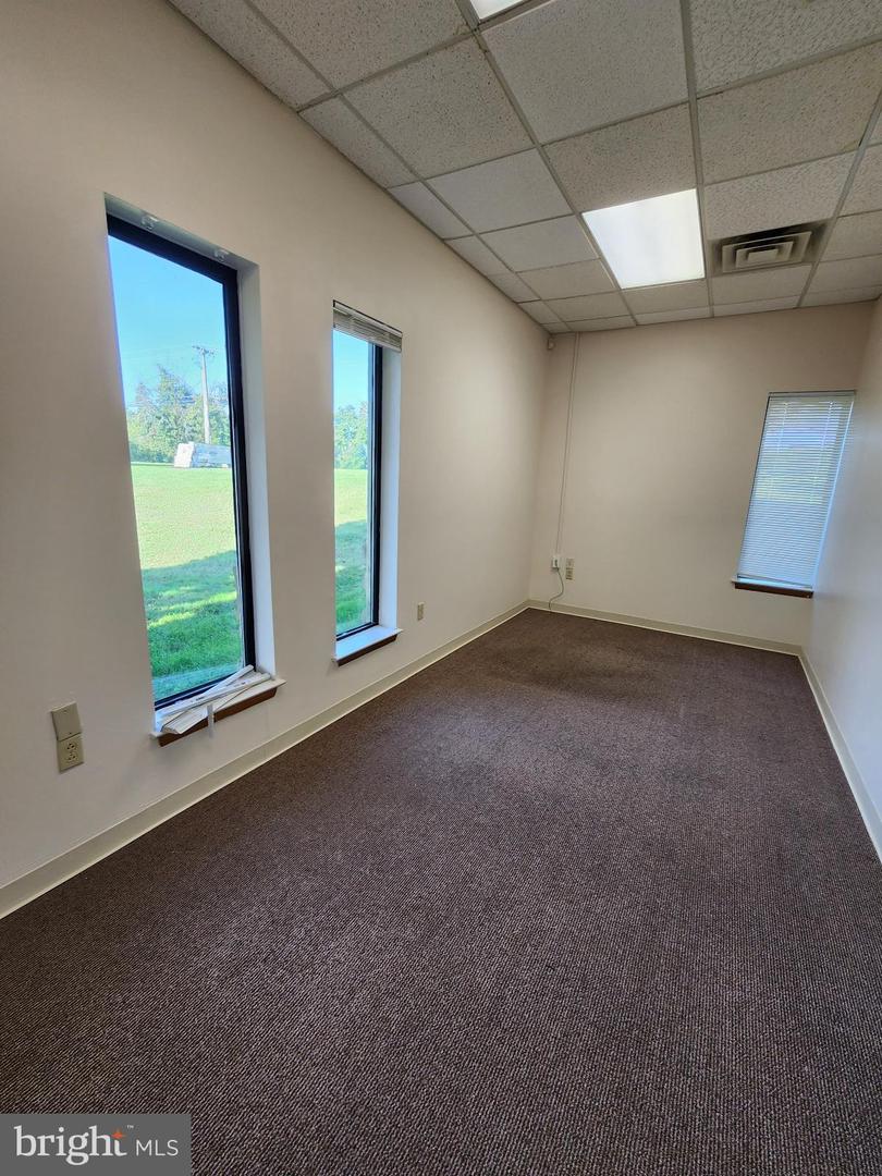 1 Linda Ln #a Property Photo 5