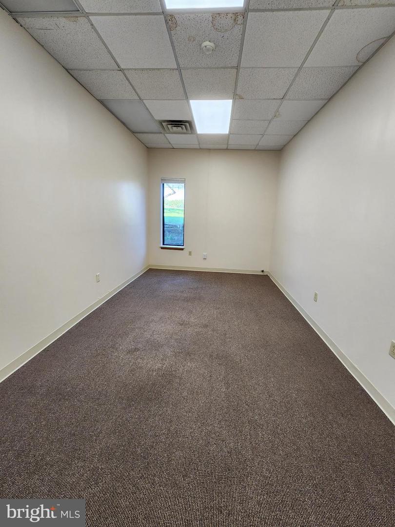 1 Linda Ln #a Property Photo 6
