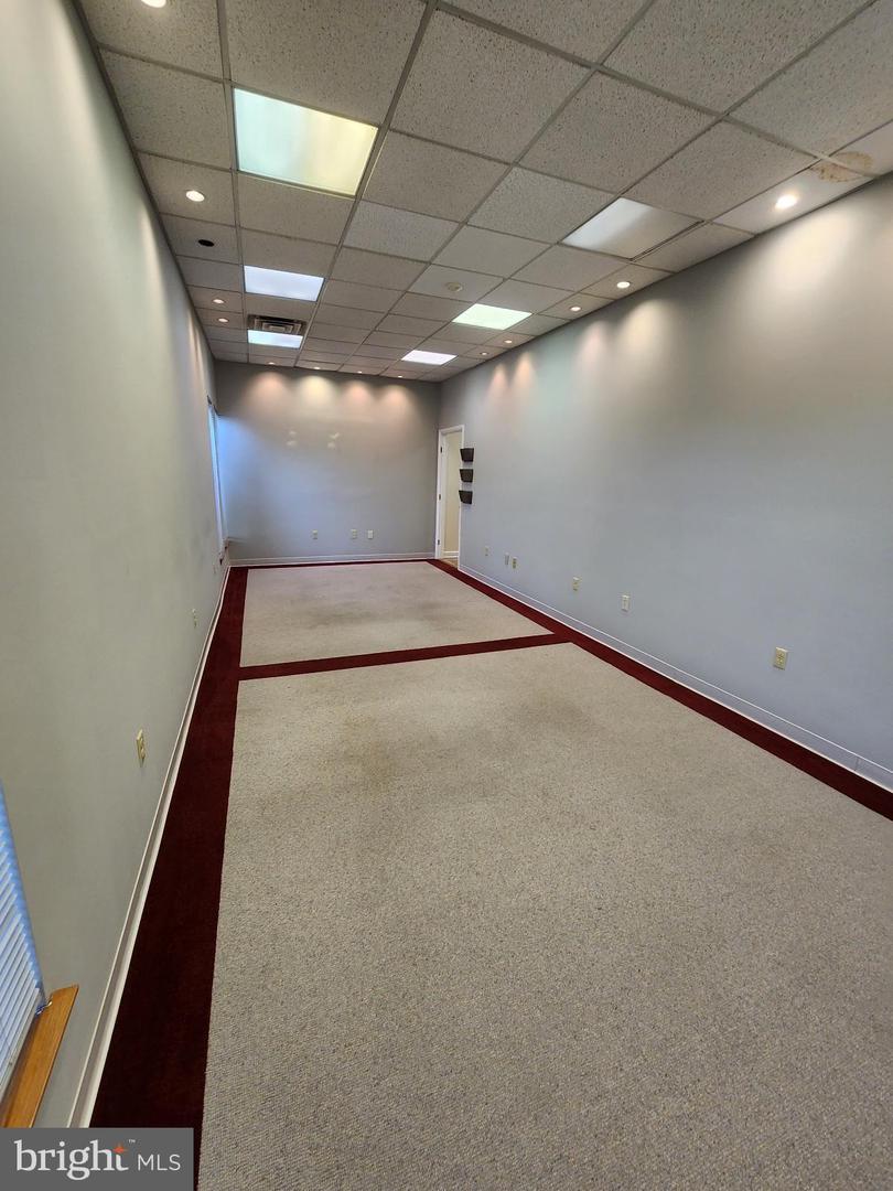 1 Linda Ln #a Property Photo 7