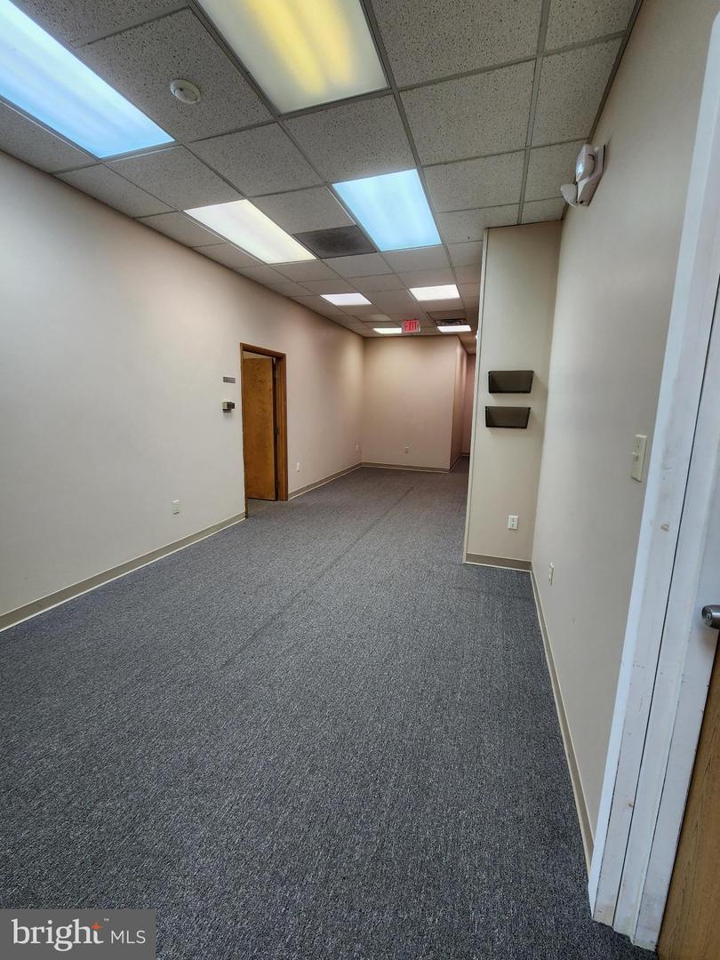 1 Linda Ln #a Property Photo 8
